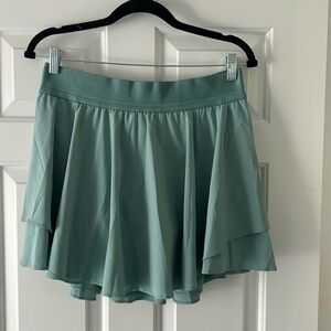 Lululemon size 10 aqua tennis skirt.